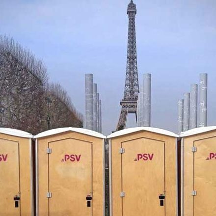 Toilettes PSV à la Fashion Week de Paris