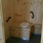 Toilette sèche bois PMR